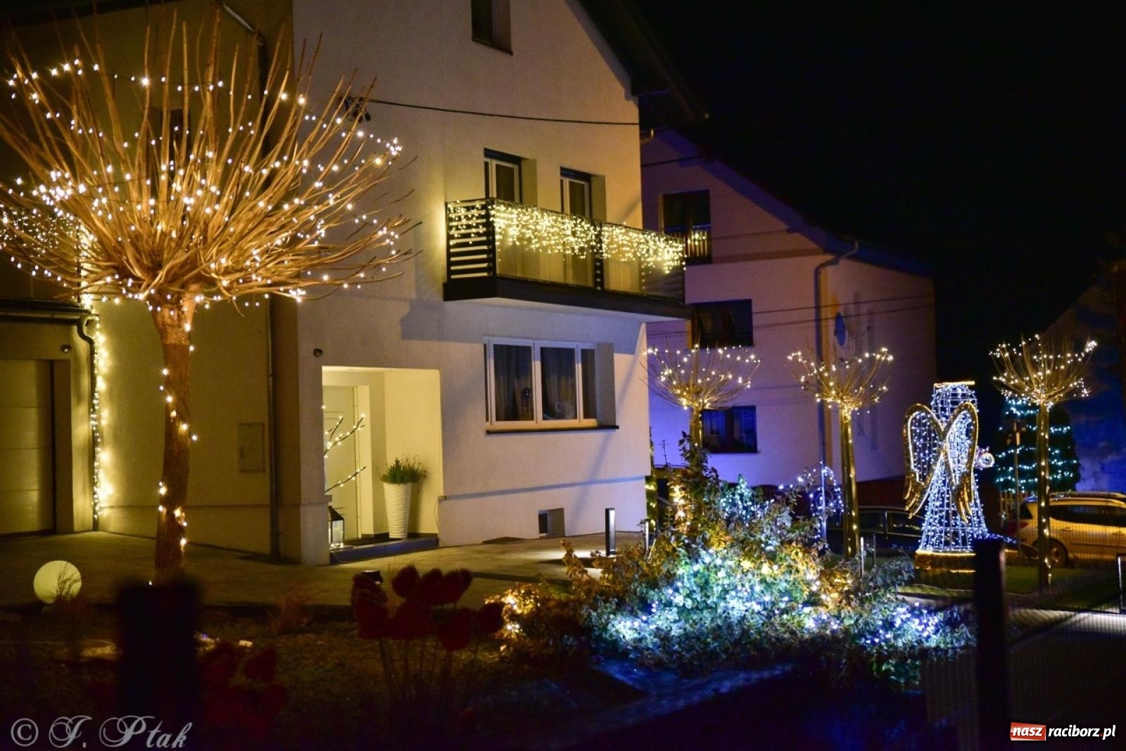 Zdjęcie w galerii na portalu naszraciborz.pl: Śląskie Griswoldowo, czyli Nowa Wioska zaprasza do świątecznego świata iluminacji wiadomości z regionu