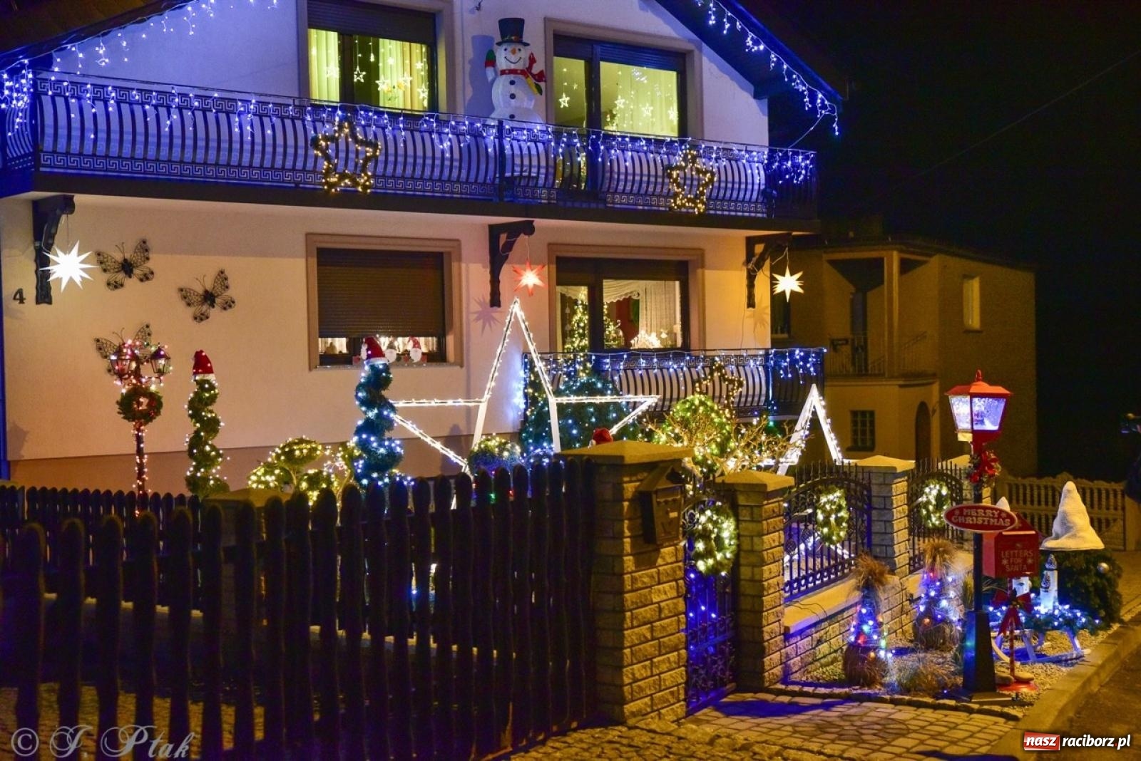 Zdjęcie w galerii na portalu naszraciborz.pl: Śląskie Griswoldowo, czyli Nowa Wioska zaprasza do świątecznego świata iluminacji wiadomości z regionu