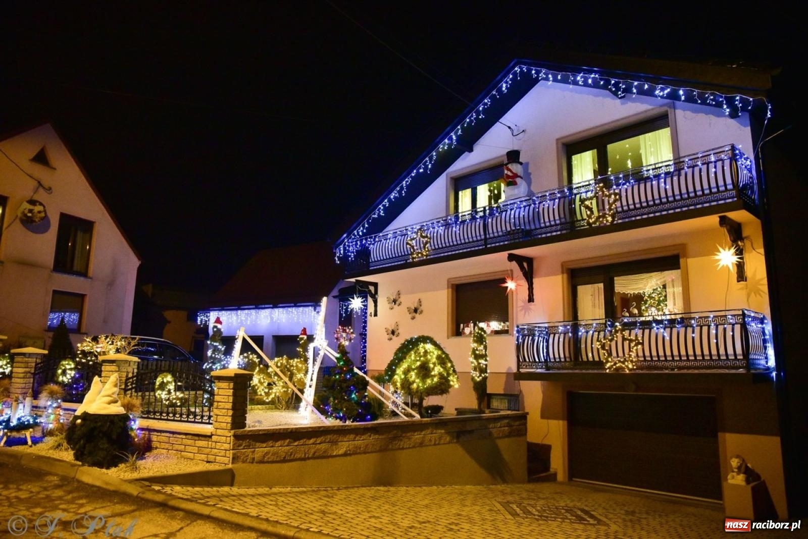 Zdjęcie w galerii na portalu naszraciborz.pl: Śląskie Griswoldowo, czyli Nowa Wioska zaprasza do świątecznego świata iluminacji wiadomości z regionu