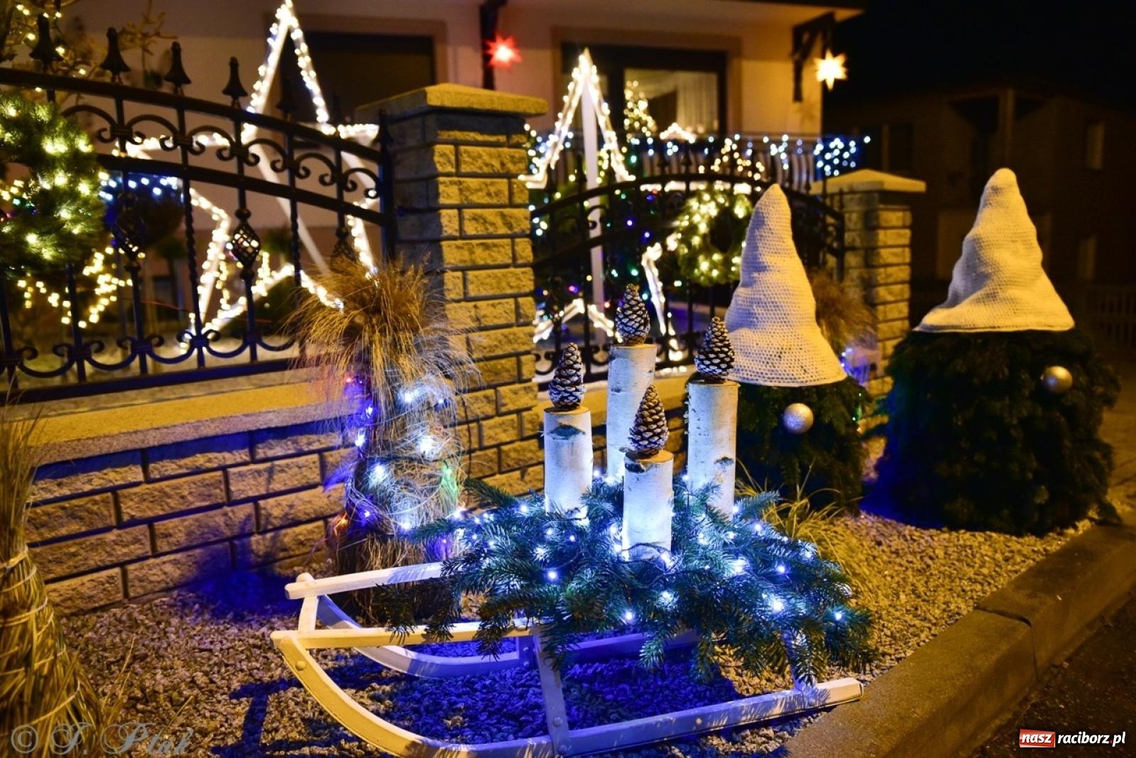 Zdjęcie w galerii na portalu naszraciborz.pl: Śląskie Griswoldowo, czyli Nowa Wioska zaprasza do świątecznego świata iluminacji wiadomości z regionu