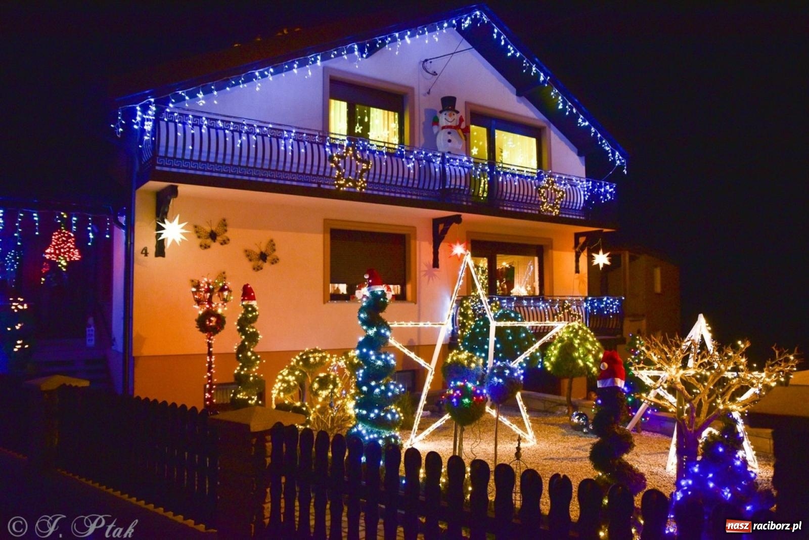 Zdjęcie w galerii na portalu naszraciborz.pl: Śląskie Griswoldowo, czyli Nowa Wioska zaprasza do świątecznego świata iluminacji wiadomości z regionu