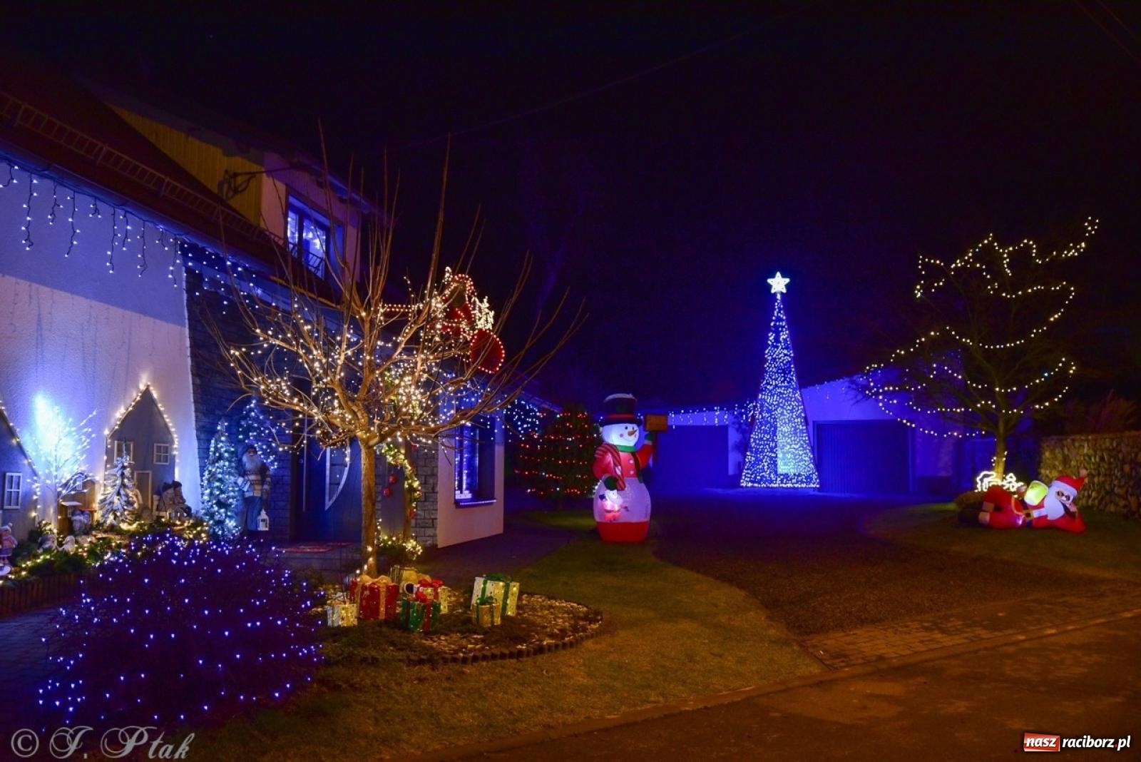 Zdjęcie w galerii na portalu naszraciborz.pl: Śląskie Griswoldowo, czyli Nowa Wioska zaprasza do świątecznego świata iluminacji wiadomości z regionu