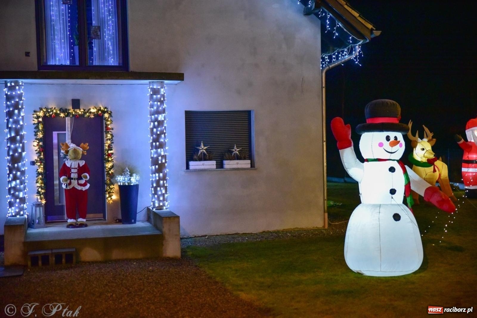Zdjęcie w galerii na portalu naszraciborz.pl: Śląskie Griswoldowo, czyli Nowa Wioska zaprasza do świątecznego świata iluminacji wiadomości z regionu