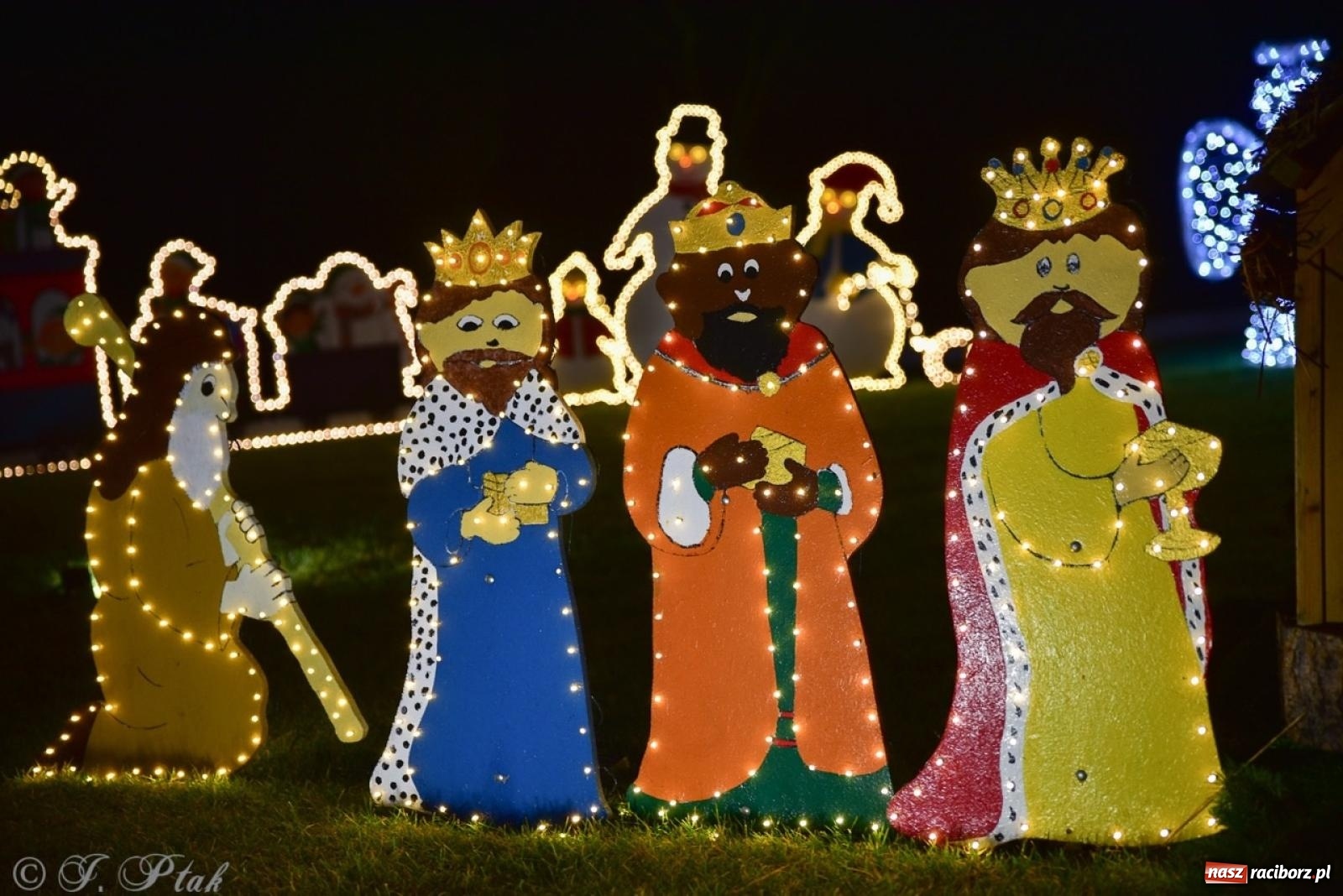 Zdjęcie w galerii na portalu naszraciborz.pl: Śląskie Griswoldowo, czyli Nowa Wioska zaprasza do świątecznego świata iluminacji wiadomości z regionu