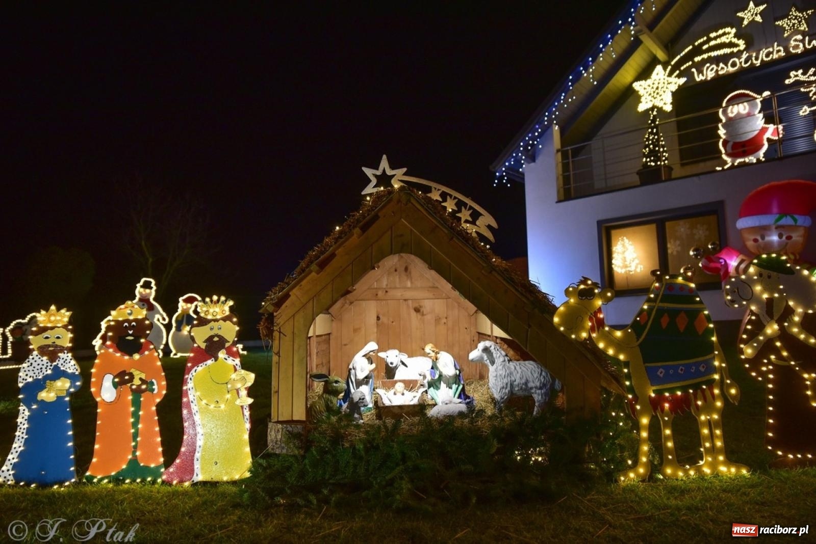 Zdjęcie w galerii na portalu naszraciborz.pl: Śląskie Griswoldowo, czyli Nowa Wioska zaprasza do świątecznego świata iluminacji wiadomości z regionu