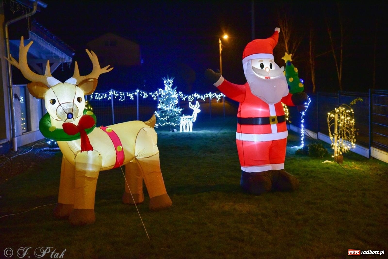 Zdjęcie w galerii na portalu naszraciborz.pl: Śląskie Griswoldowo, czyli Nowa Wioska zaprasza do świątecznego świata iluminacji wiadomości z regionu