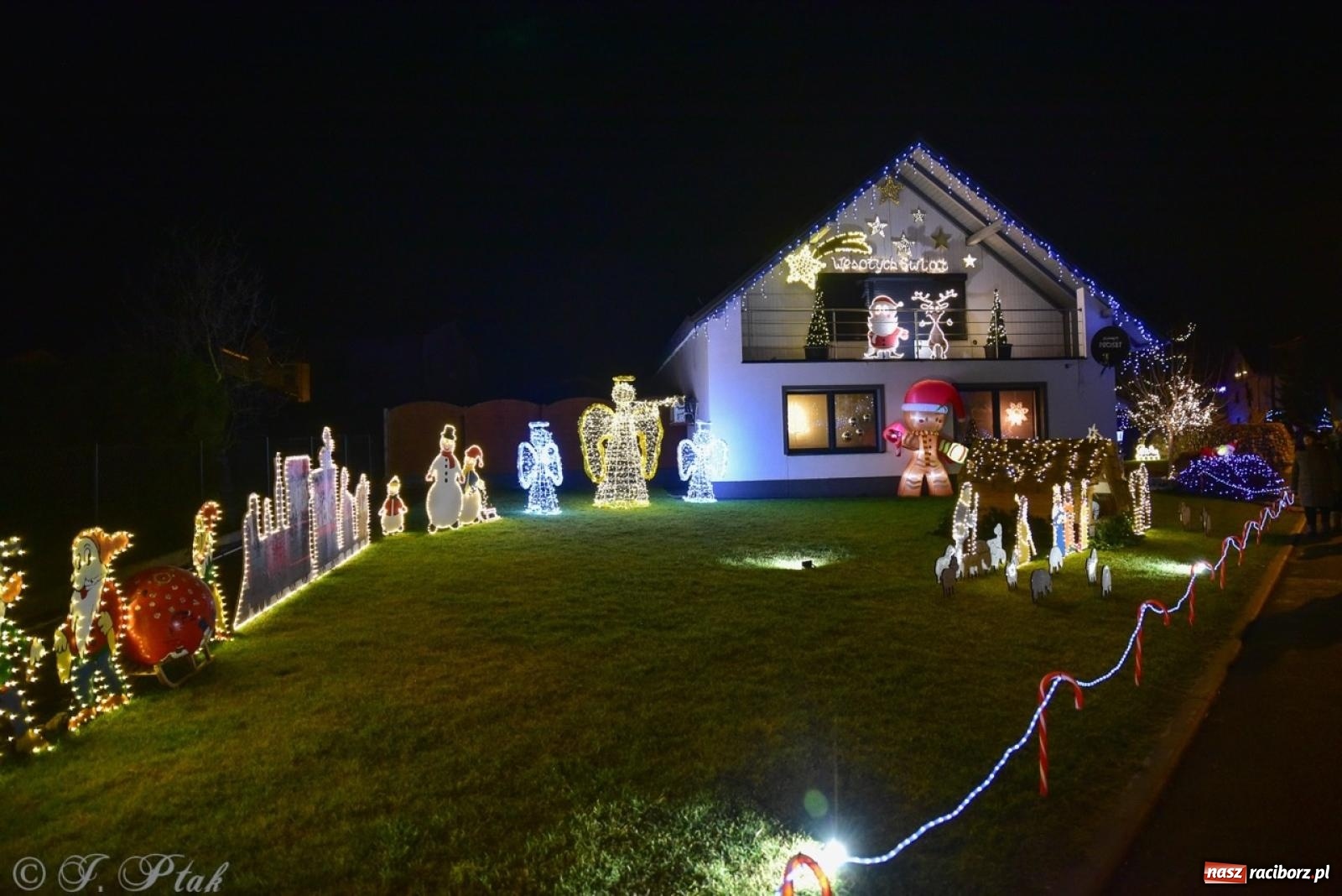 Zdjęcie w galerii na portalu naszraciborz.pl: Śląskie Griswoldowo, czyli Nowa Wioska zaprasza do świątecznego świata iluminacji wiadomości z regionu