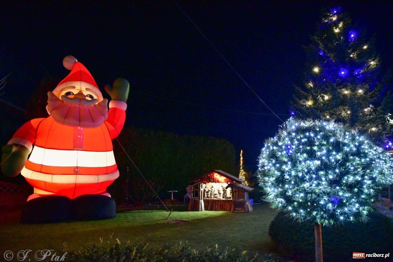 Zdjęcie w galerii na portalu naszraciborz.pl: Śląskie Griswoldowo, czyli Nowa Wioska zaprasza do świątecznego świata iluminacji wiadomości z regionu