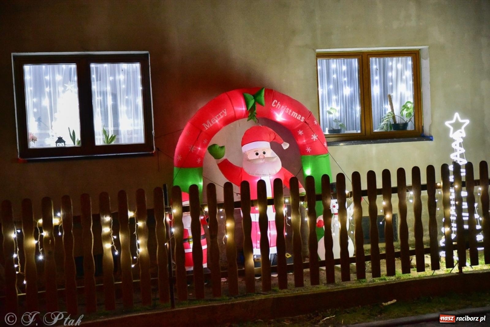 Zdjęcie w galerii na portalu naszraciborz.pl: Śląskie Griswoldowo, czyli Nowa Wioska zaprasza do świątecznego świata iluminacji wiadomości z regionu