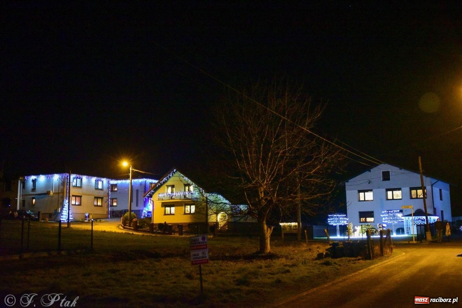 Zdjęcie w galerii na portalu naszraciborz.pl: Śląskie Griswoldowo, czyli Nowa Wioska zaprasza do świątecznego świata iluminacji wiadomości z regionu