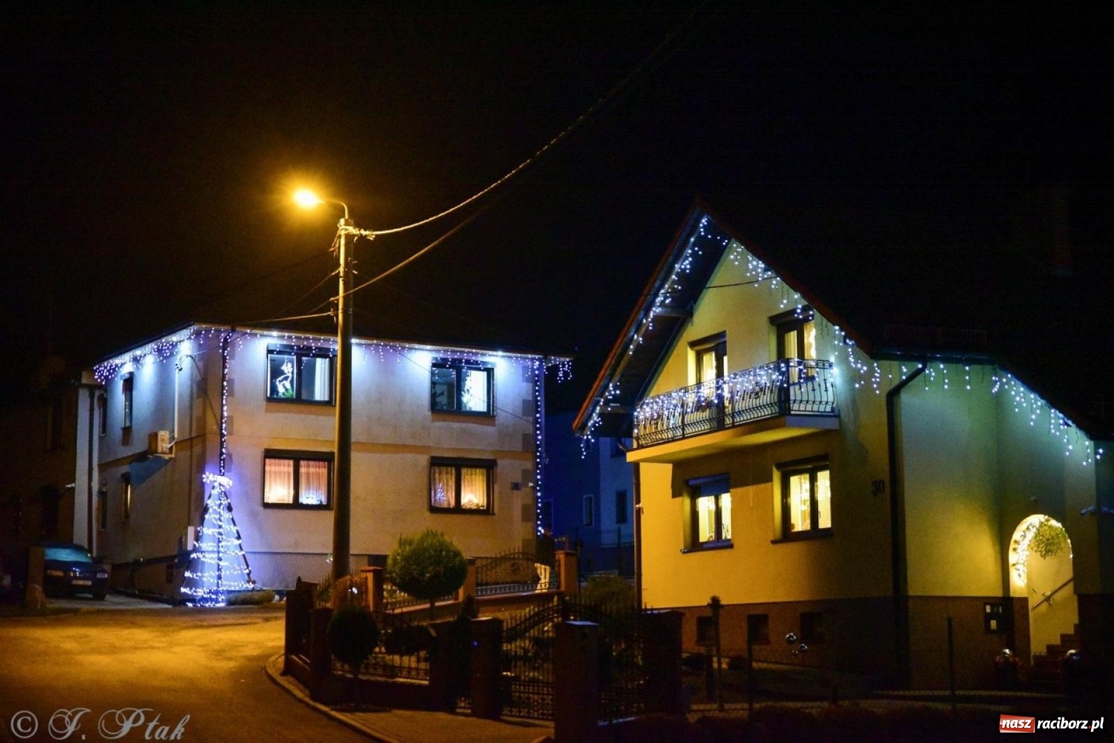 Zdjęcie w galerii na portalu naszraciborz.pl: Śląskie Griswoldowo, czyli Nowa Wioska zaprasza do świątecznego świata iluminacji wiadomości z regionu