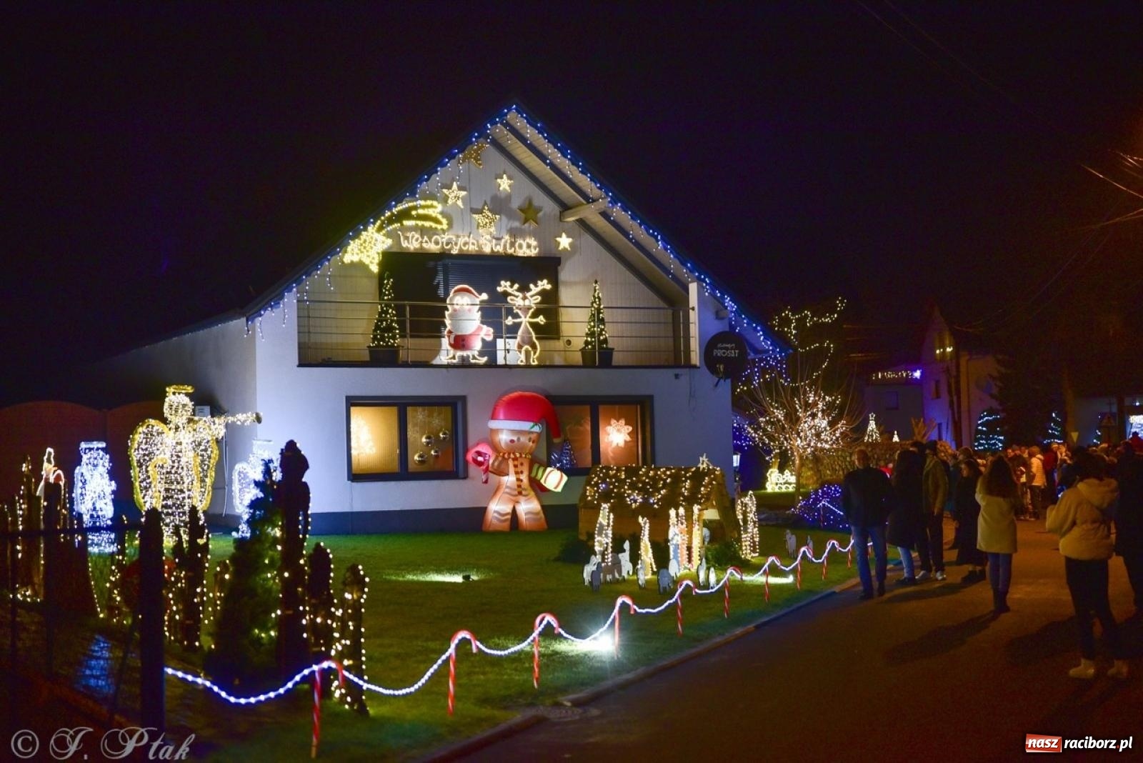 Zdjęcie w galerii na portalu naszraciborz.pl: Śląskie Griswoldowo, czyli Nowa Wioska zaprasza do świątecznego świata iluminacji wiadomości z regionu