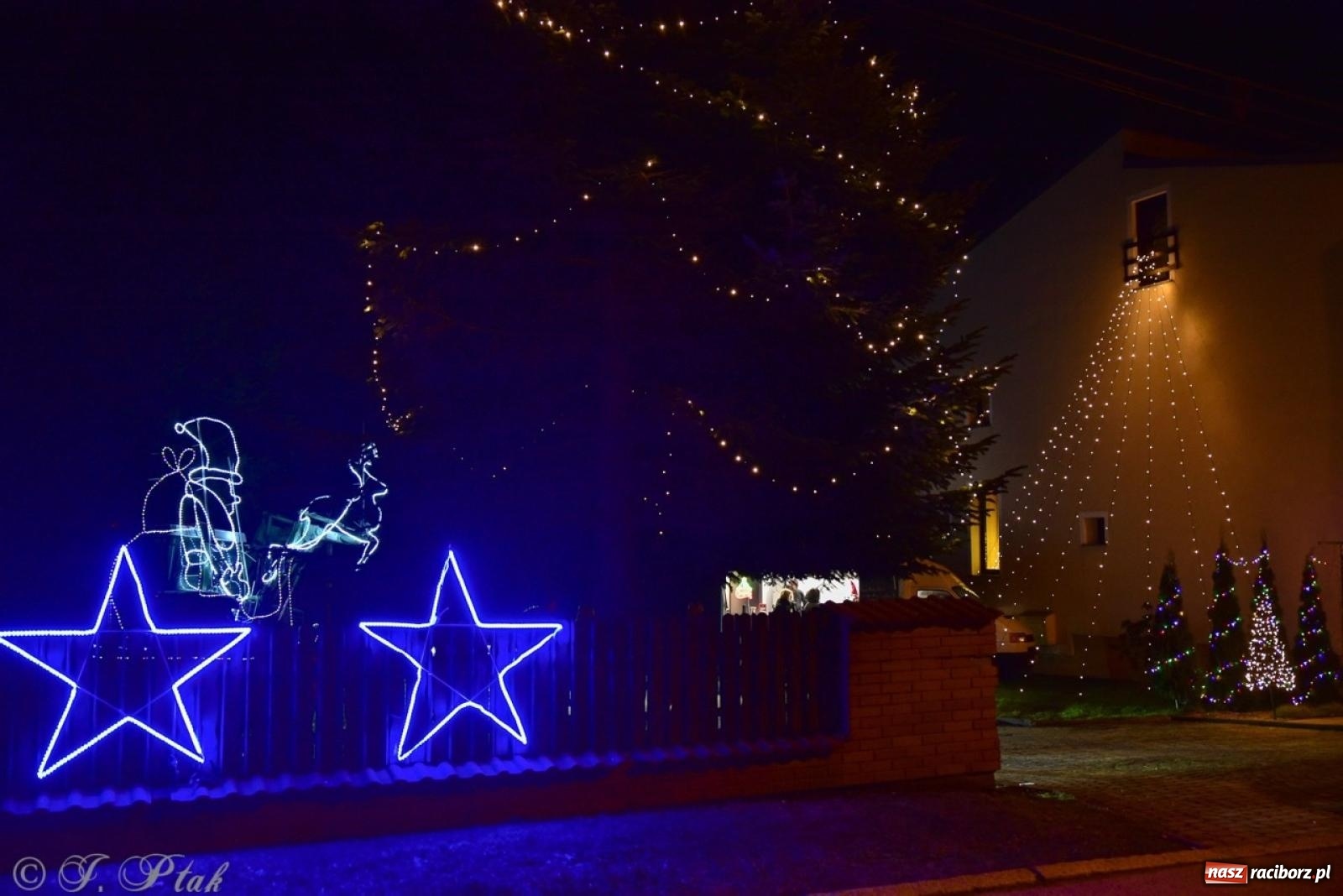 Zdjęcie w galerii na portalu naszraciborz.pl: Śląskie Griswoldowo, czyli Nowa Wioska zaprasza do świątecznego świata iluminacji wiadomości z regionu