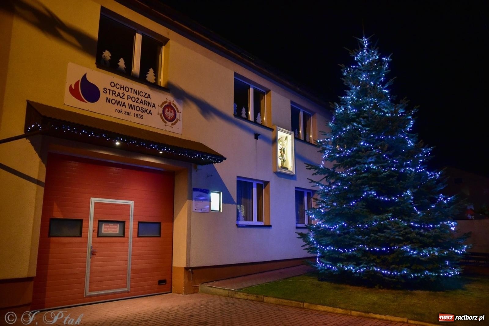 Zdjęcie w galerii na portalu naszraciborz.pl: Śląskie Griswoldowo, czyli Nowa Wioska zaprasza do świątecznego świata iluminacji wiadomości z regionu