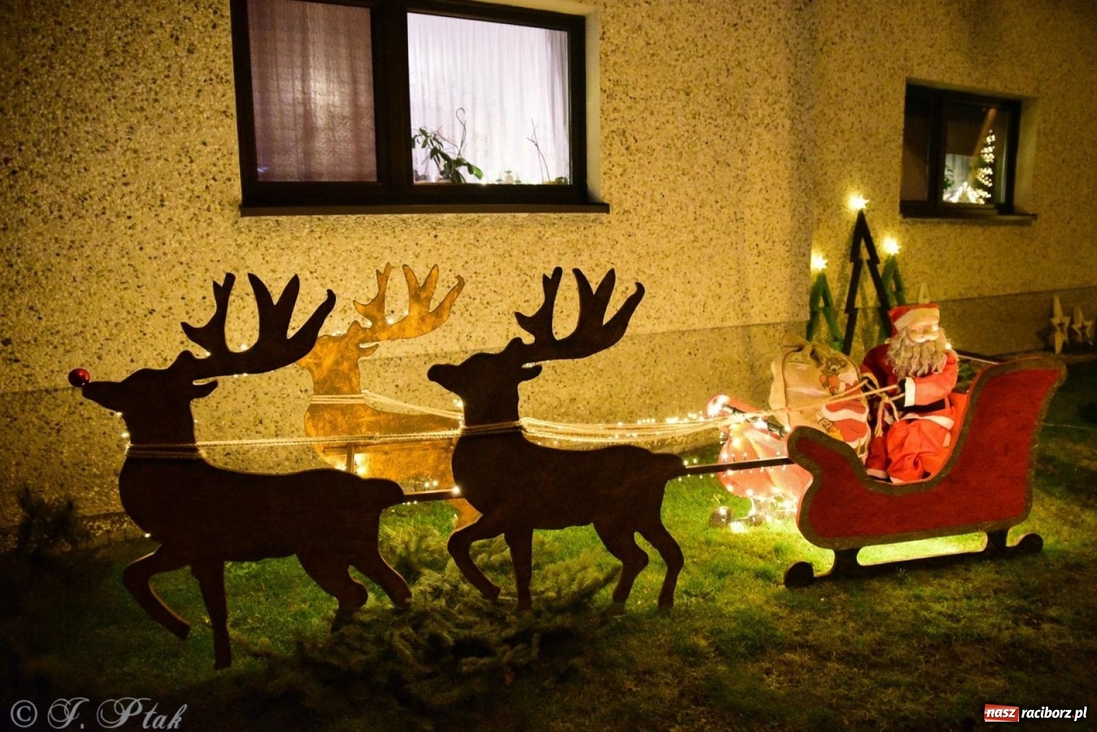 Zdjęcie w galerii na portalu naszraciborz.pl: Śląskie Griswoldowo, czyli Nowa Wioska zaprasza do świątecznego świata iluminacji wiadomości z regionu