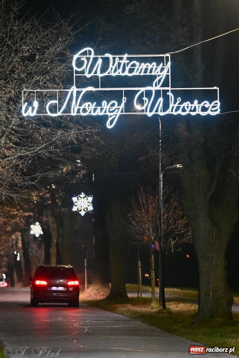 Zdjęcie w galerii na portalu naszraciborz.pl: Śląskie Griswoldowo, czyli Nowa Wioska zaprasza do świątecznego świata iluminacji wiadomości z regionu