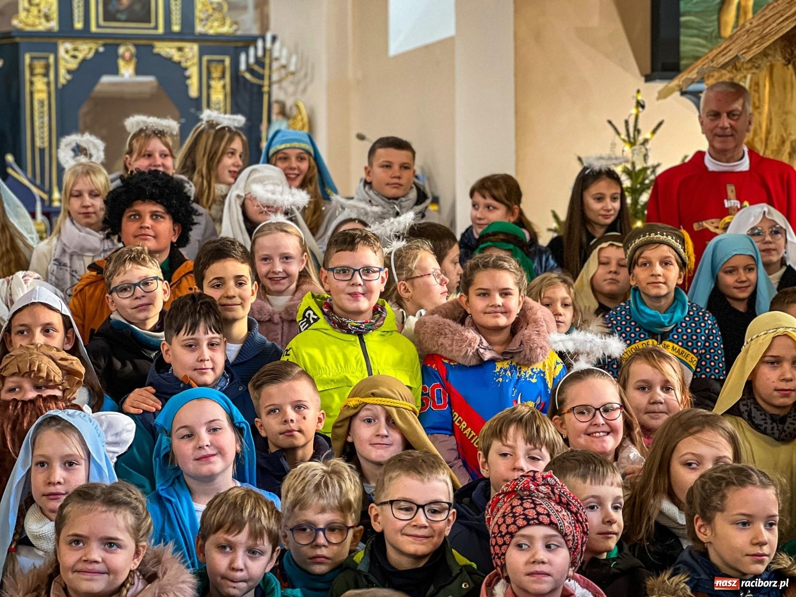 Zdjęcie w galerii na portalu naszraciborz.pl: Mali kolędnicy misyjni z Raciborza wsparli Papieskie Dzieło Misyjne. Zebrali 25 tys. zł wiadomości z regionu