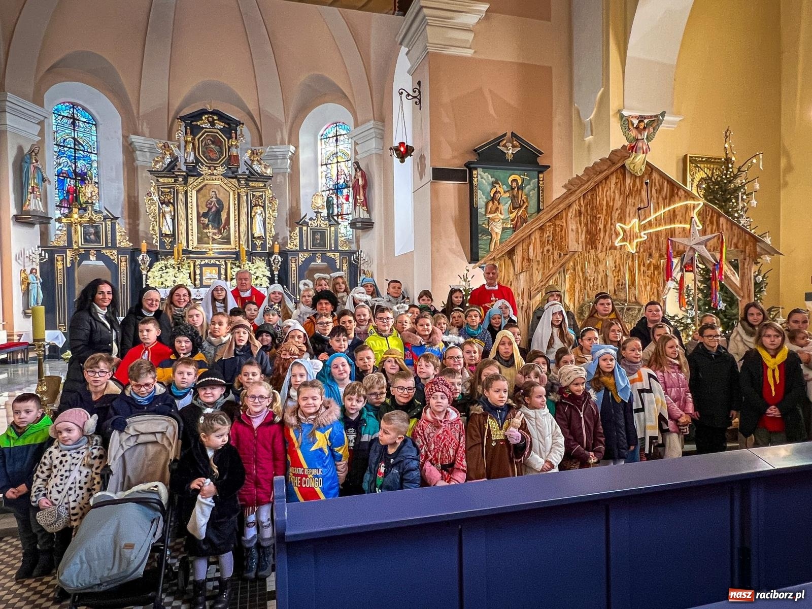 Zdjęcie w galerii na portalu naszraciborz.pl: Mali kolędnicy misyjni z Raciborza wsparli Papieskie Dzieło Misyjne. Zebrali 25 tys. zł wiadomości z regionu