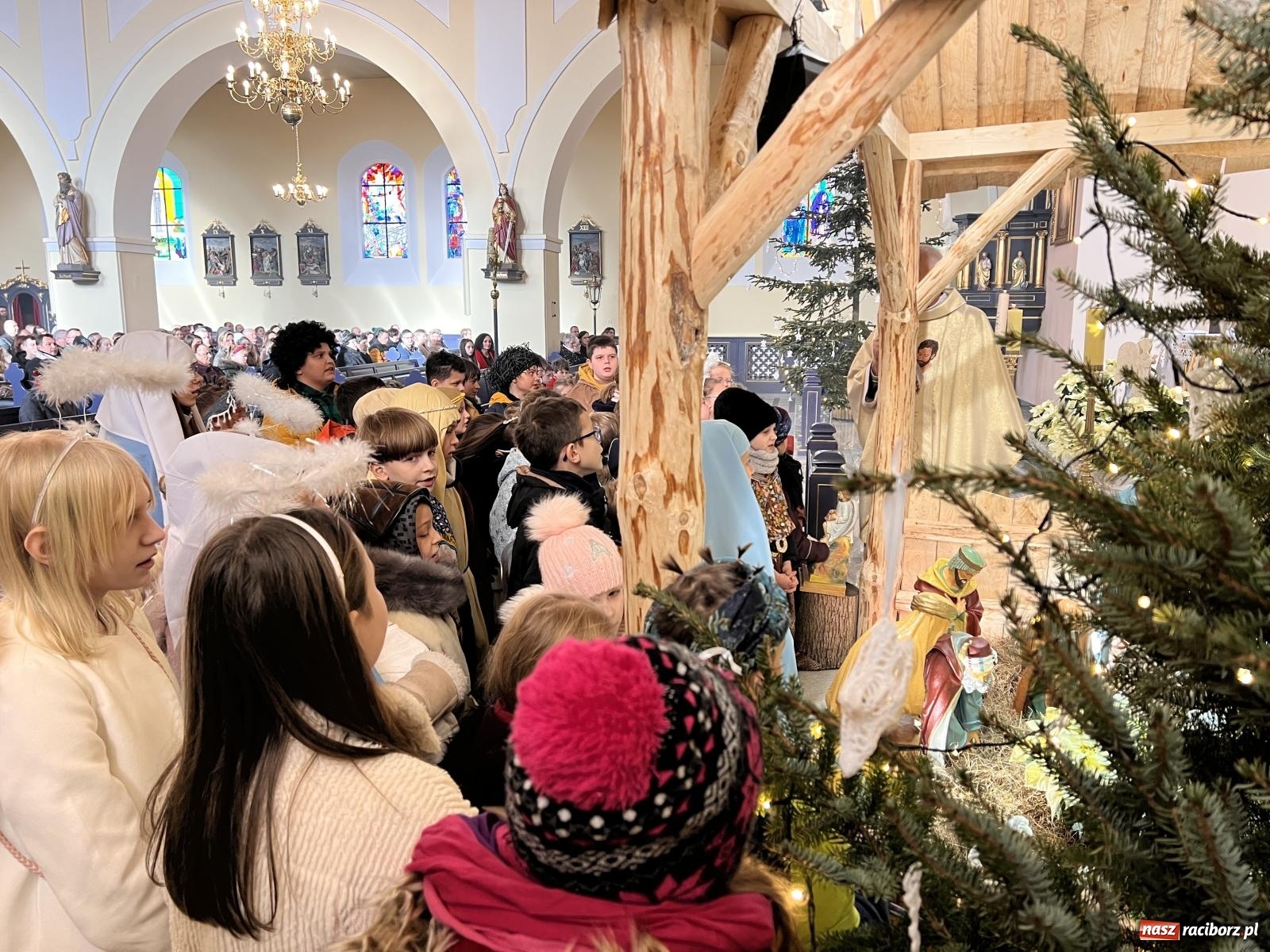 Zdjęcie w galerii na portalu naszraciborz.pl: Mali kolędnicy misyjni z Raciborza wsparli Papieskie Dzieło Misyjne. Zebrali 25 tys. zł wiadomości z regionu