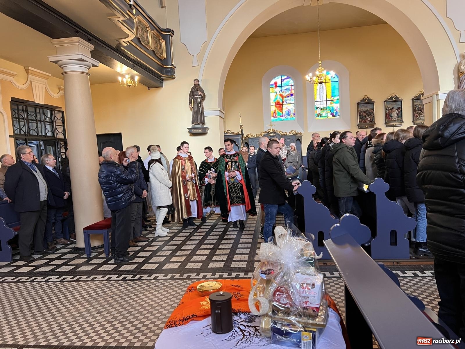 Zdjęcie w galerii na portalu naszraciborz.pl: Mali kolędnicy misyjni z Raciborza wsparli Papieskie Dzieło Misyjne. Zebrali 25 tys. zł wiadomości z regionu