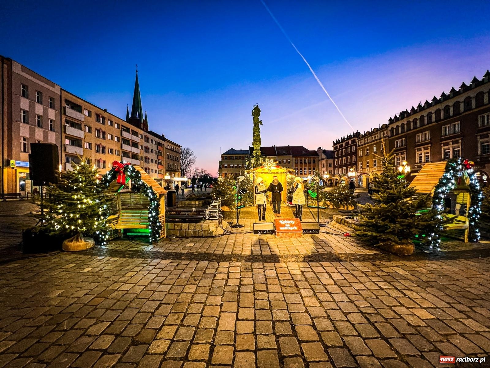 Zdjęcie w galerii na portalu naszraciborz.pl: Wspólne kolędowanie na raciborskim rynku wiadomości z regionu