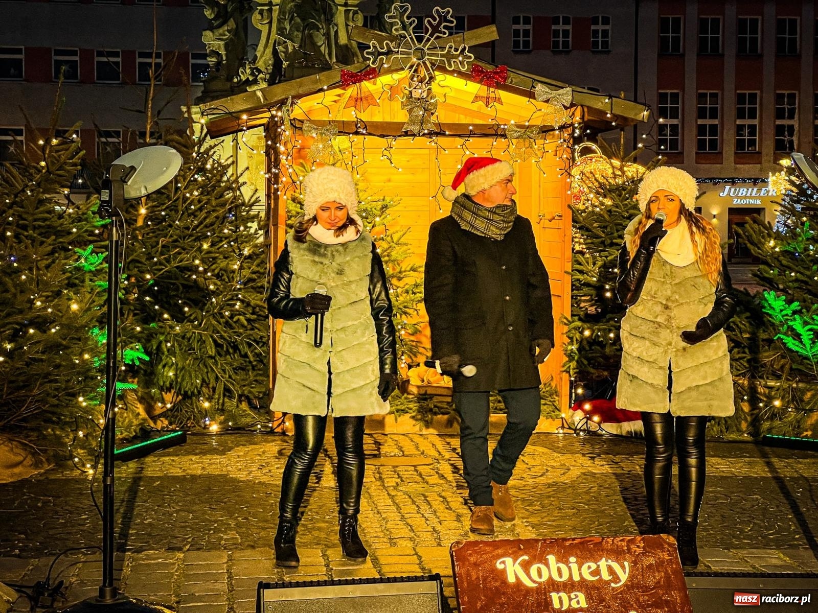 Zdjęcie w galerii na portalu naszraciborz.pl: Wspólne kolędowanie na raciborskim rynku wiadomości z regionu