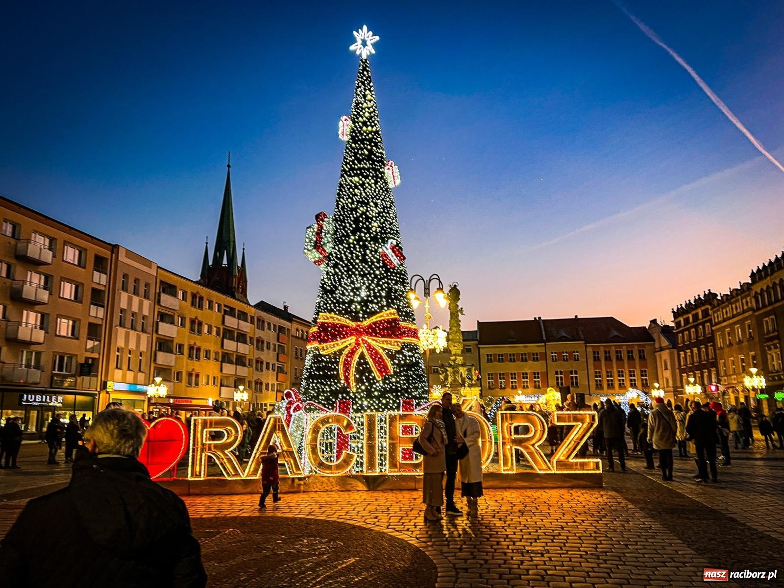 Zdjęcie w galerii na portalu naszraciborz.pl: Wspólne kolędowanie na raciborskim rynku wiadomości z regionu