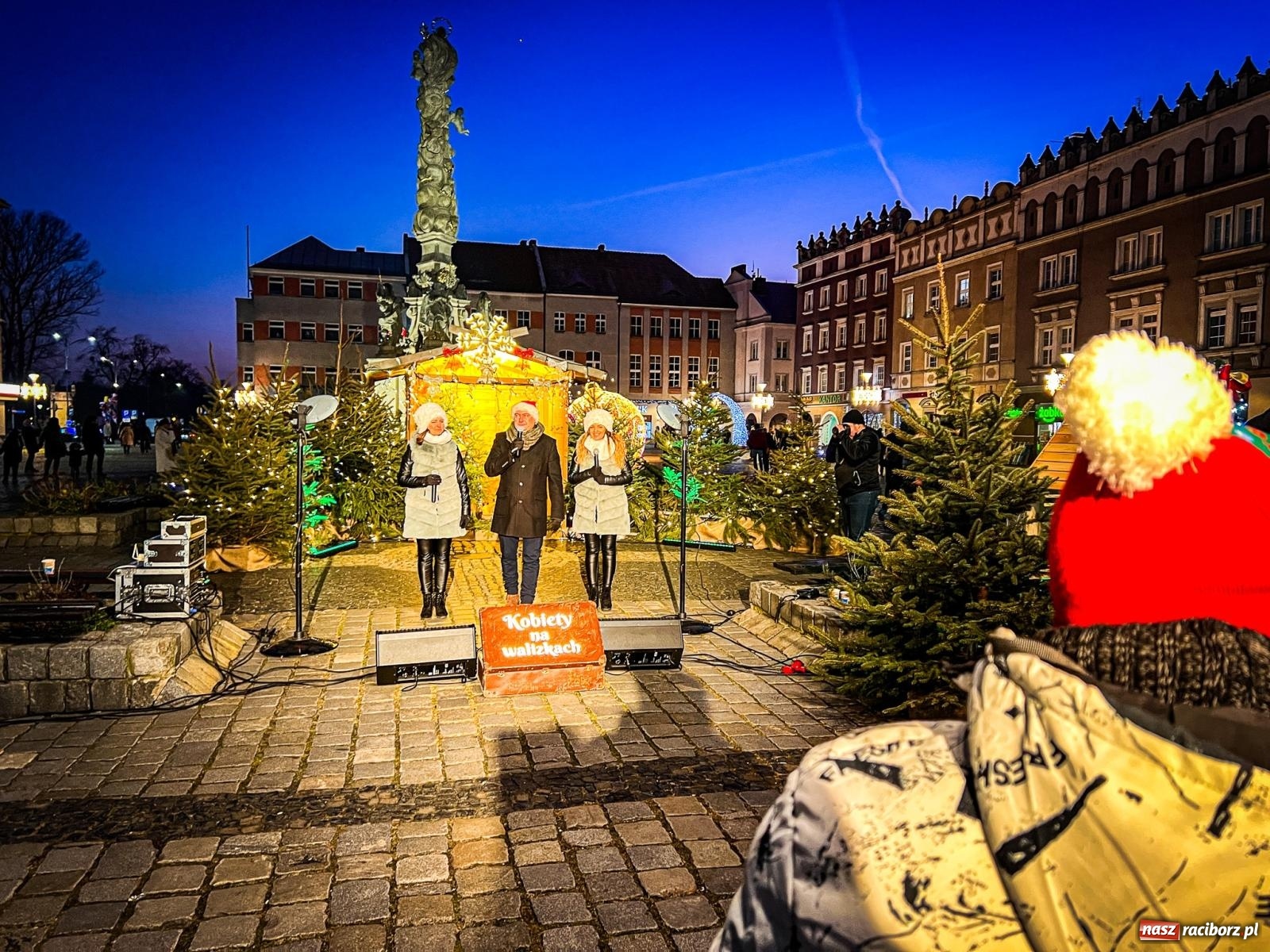 Zdjęcie w galerii na portalu naszraciborz.pl: Wspólne kolędowanie na raciborskim rynku wiadomości z regionu