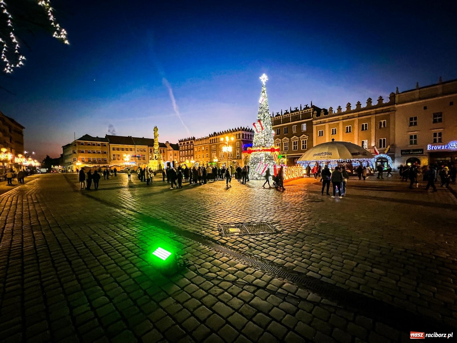 Zdjęcie w galerii na portalu naszraciborz.pl: Wspólne kolędowanie na raciborskim rynku wiadomości z regionu