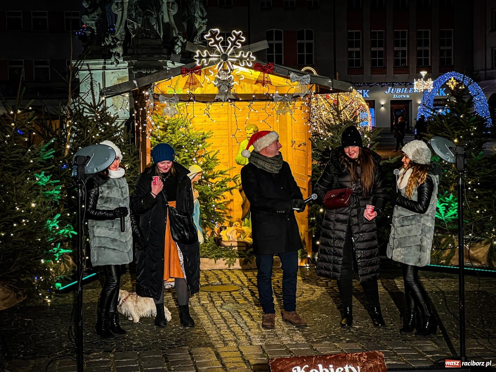 Zdjęcie w galerii na portalu naszraciborz.pl: Wspólne kolędowanie na raciborskim rynku wiadomości z regionu