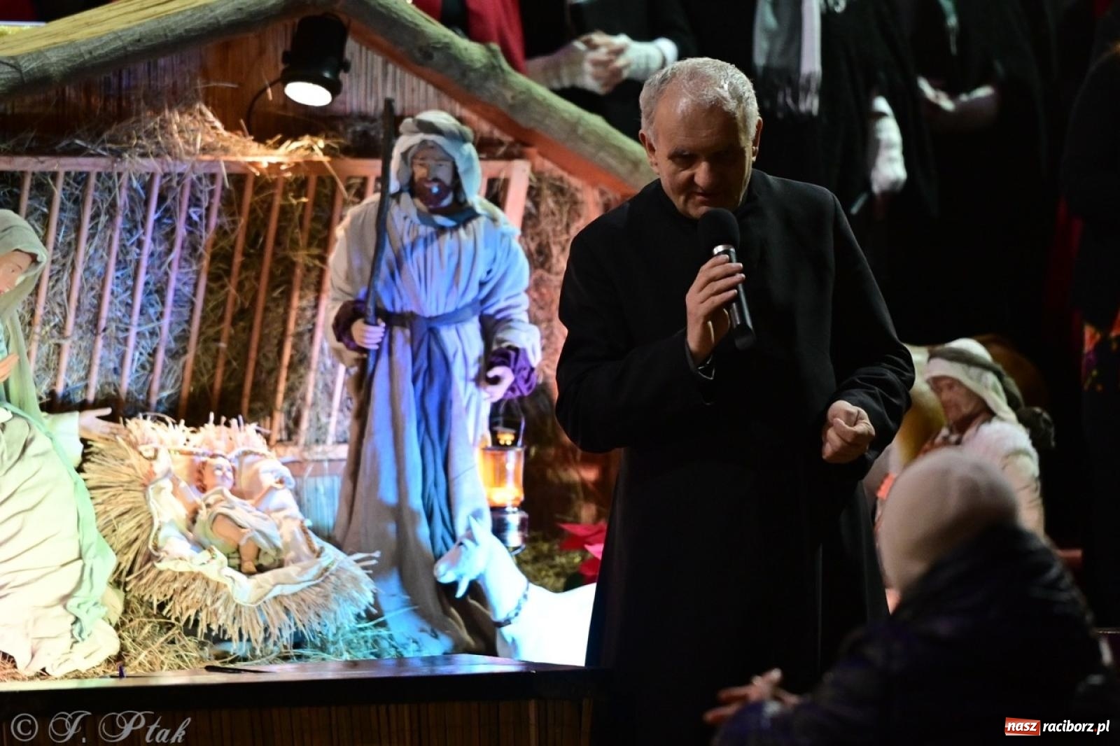 Zdjęcie w galerii na portalu naszraciborz.pl: Wieczór Kolęd i Pastorałek w Raciborzu – przepiękny koncert w okrąglaku w świątecznej atmosferze wiadomości z regionu