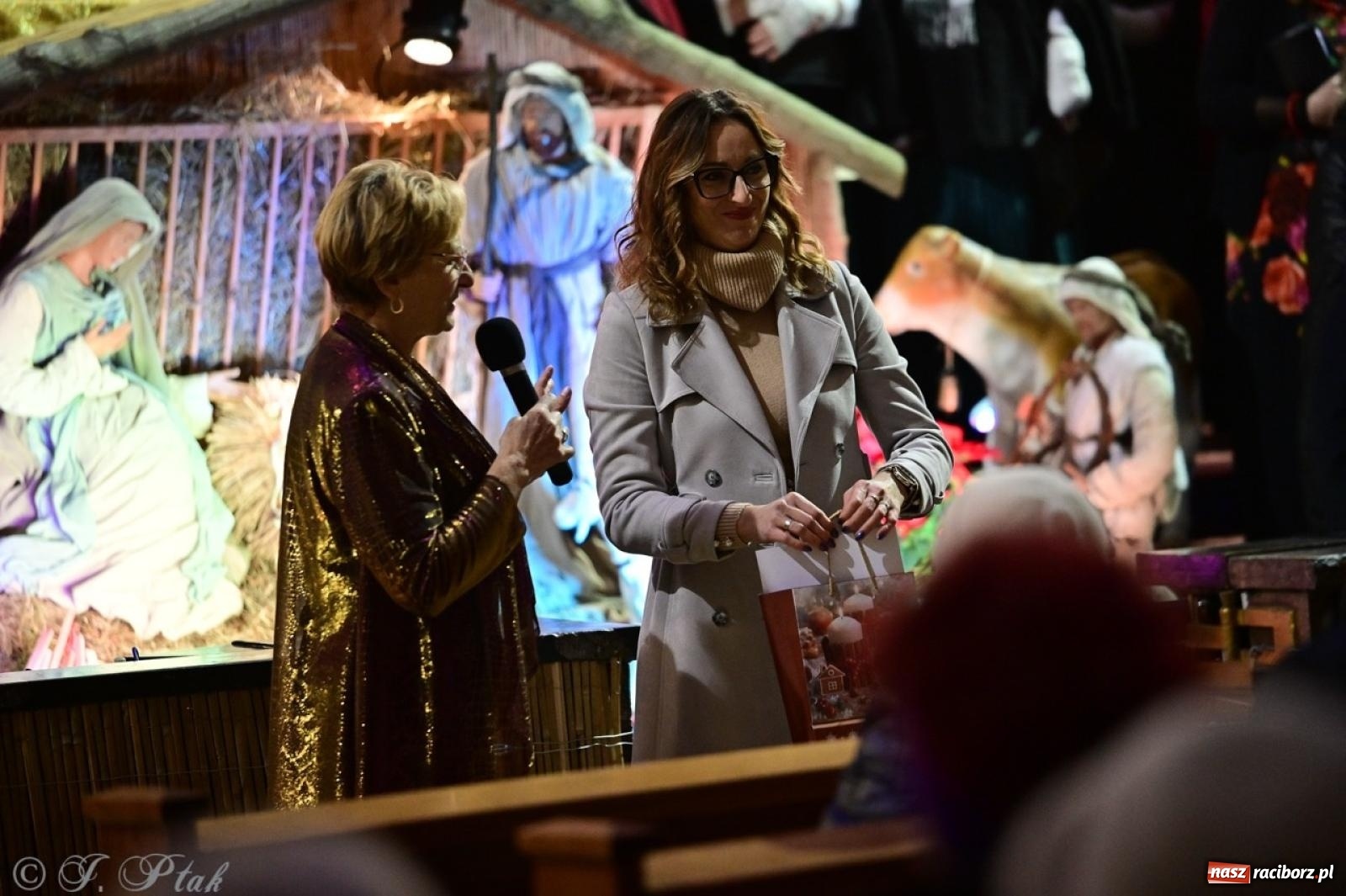 Zdjęcie w galerii na portalu naszraciborz.pl: Wieczór Kolęd i Pastorałek w Raciborzu – przepiękny koncert w okrąglaku w świątecznej atmosferze wiadomości z regionu