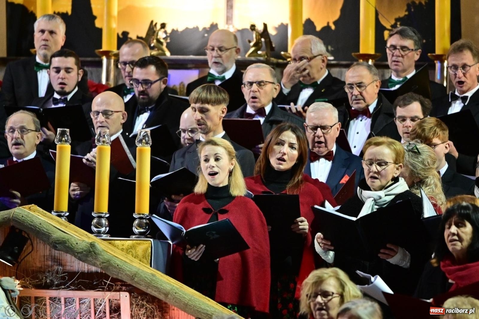 Zdjęcie w galerii na portalu naszraciborz.pl: Wieczór Kolęd i Pastorałek w Raciborzu – przepiękny koncert w okrąglaku w świątecznej atmosferze wiadomości z regionu