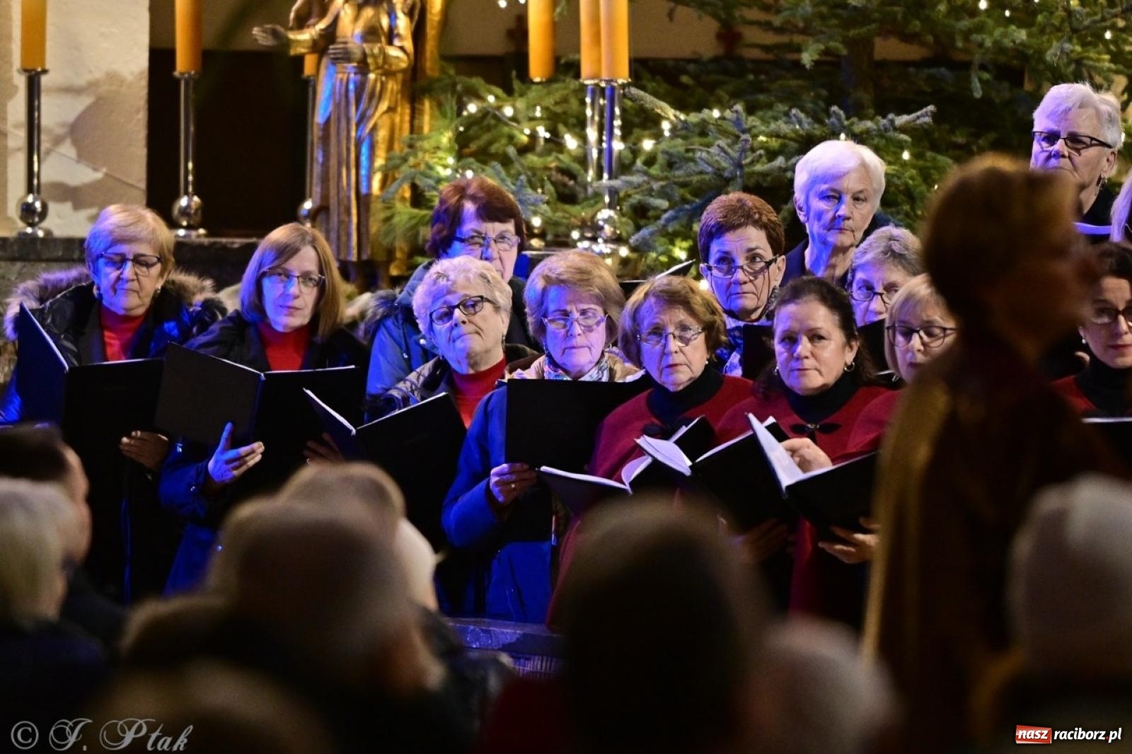 Zdjęcie w galerii na portalu naszraciborz.pl: Wieczór Kolęd i Pastorałek w Raciborzu – przepiękny koncert w okrąglaku w świątecznej atmosferze wiadomości z regionu