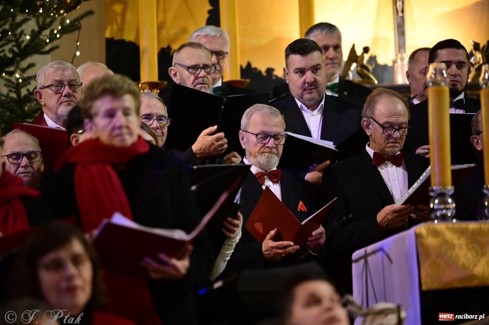 Zdjęcie w galerii na portalu naszraciborz.pl: Wieczór Kolęd i Pastorałek w Raciborzu – przepiękny koncert w okrąglaku w świątecznej atmosferze wiadomości z regionu