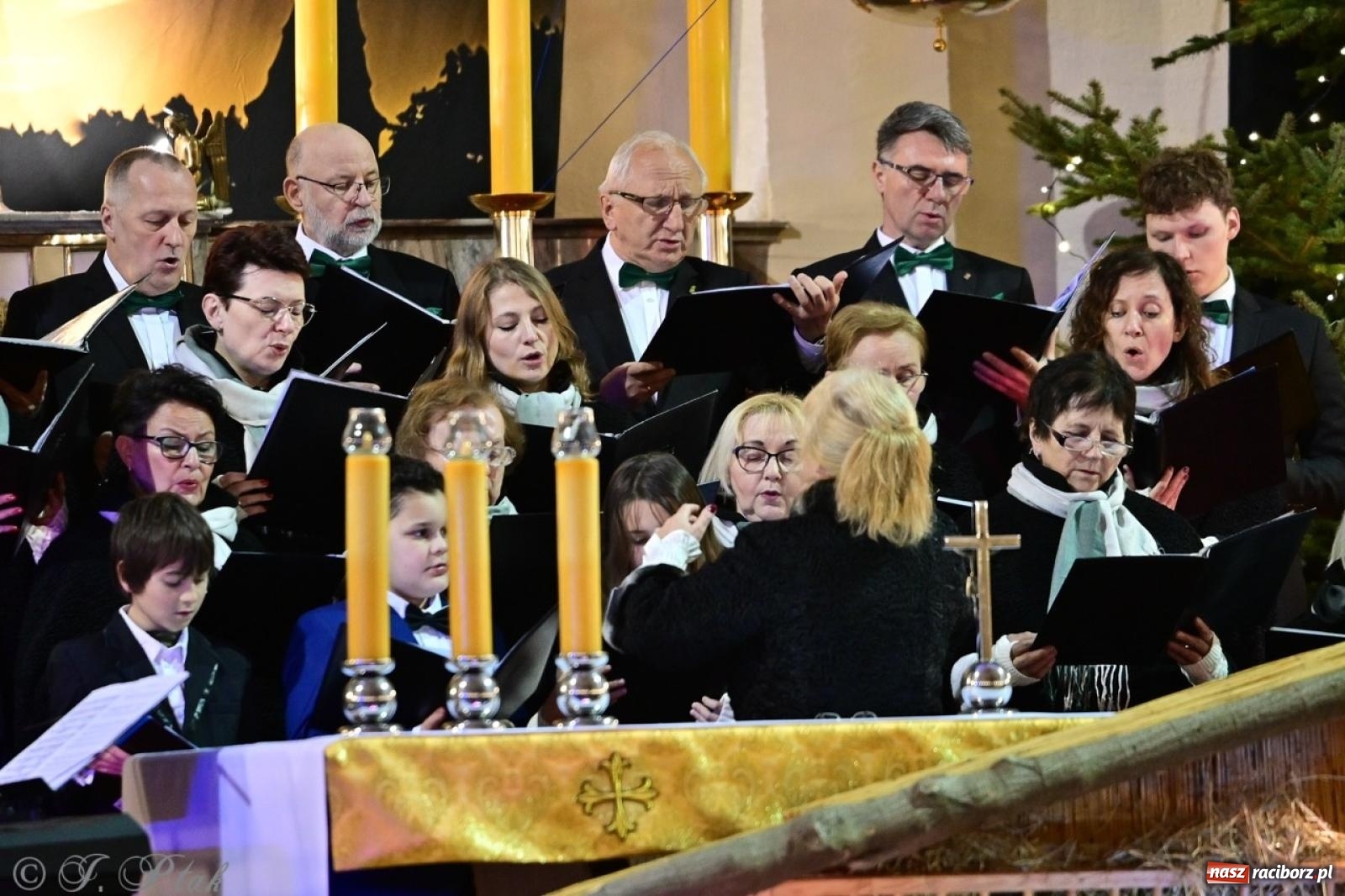 Zdjęcie w galerii na portalu naszraciborz.pl: Wieczór Kolęd i Pastorałek w Raciborzu – przepiękny koncert w okrąglaku w świątecznej atmosferze wiadomości z regionu