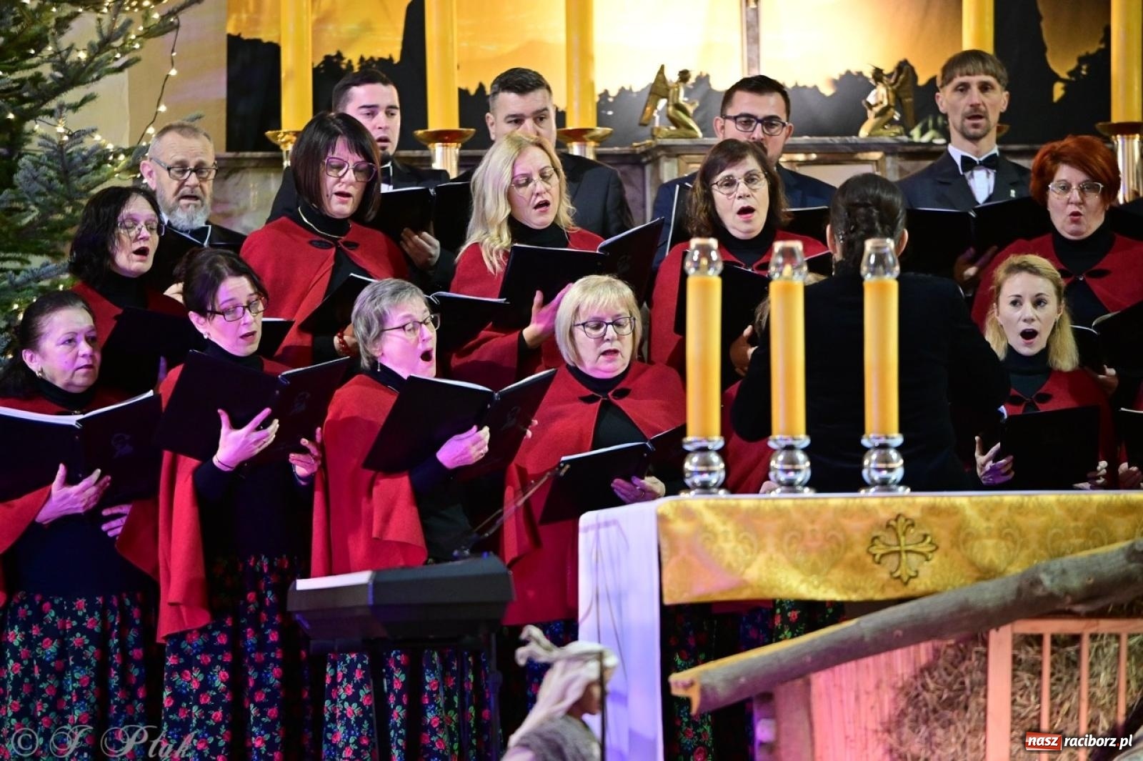 Zdjęcie w galerii na portalu naszraciborz.pl: Wieczór Kolęd i Pastorałek w Raciborzu – przepiękny koncert w okrąglaku w świątecznej atmosferze wiadomości z regionu