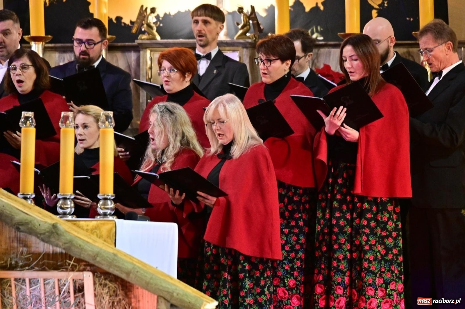Zdjęcie w galerii na portalu naszraciborz.pl: Wieczór Kolęd i Pastorałek w Raciborzu – przepiękny koncert w okrąglaku w świątecznej atmosferze wiadomości z regionu