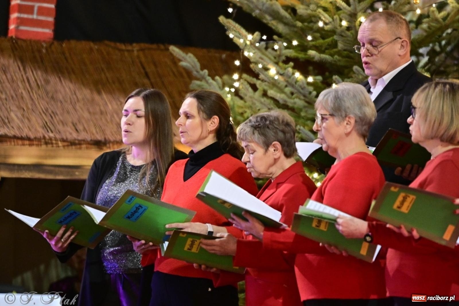 Zdjęcie w galerii na portalu naszraciborz.pl: Wieczór Kolęd i Pastorałek w Raciborzu – przepiękny koncert w okrąglaku w świątecznej atmosferze wiadomości z regionu