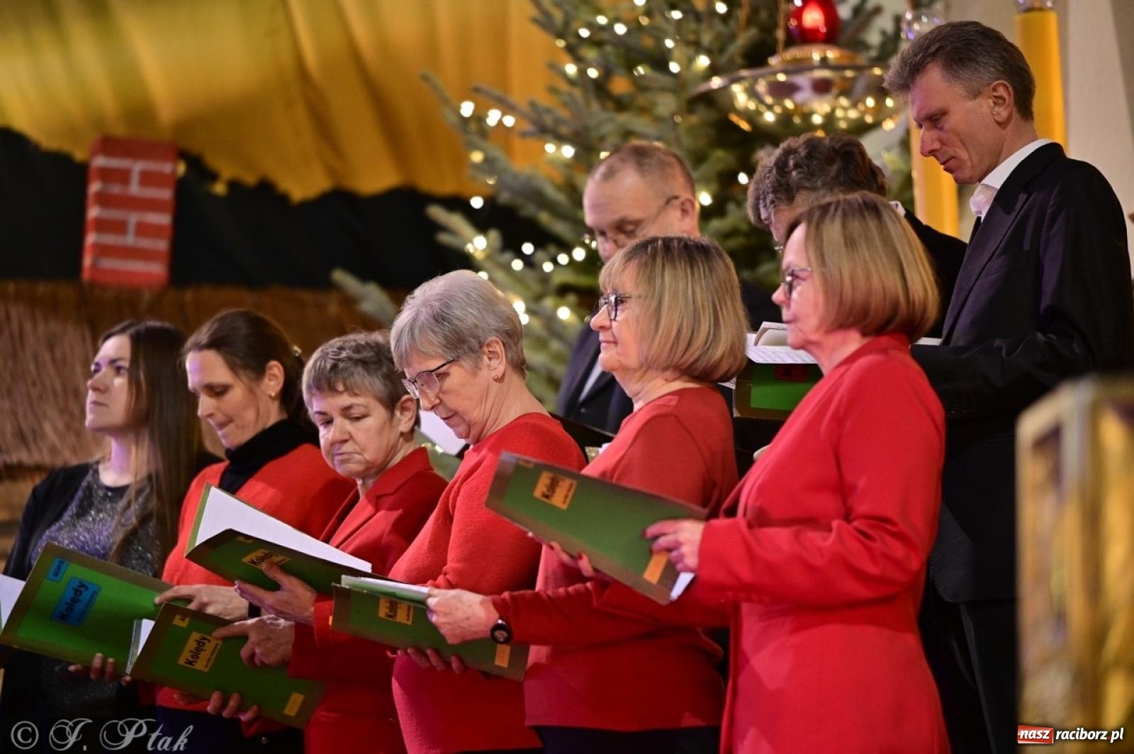 Zdjęcie w galerii na portalu naszraciborz.pl: Wieczór Kolęd i Pastorałek w Raciborzu – przepiękny koncert w okrąglaku w świątecznej atmosferze wiadomości z regionu