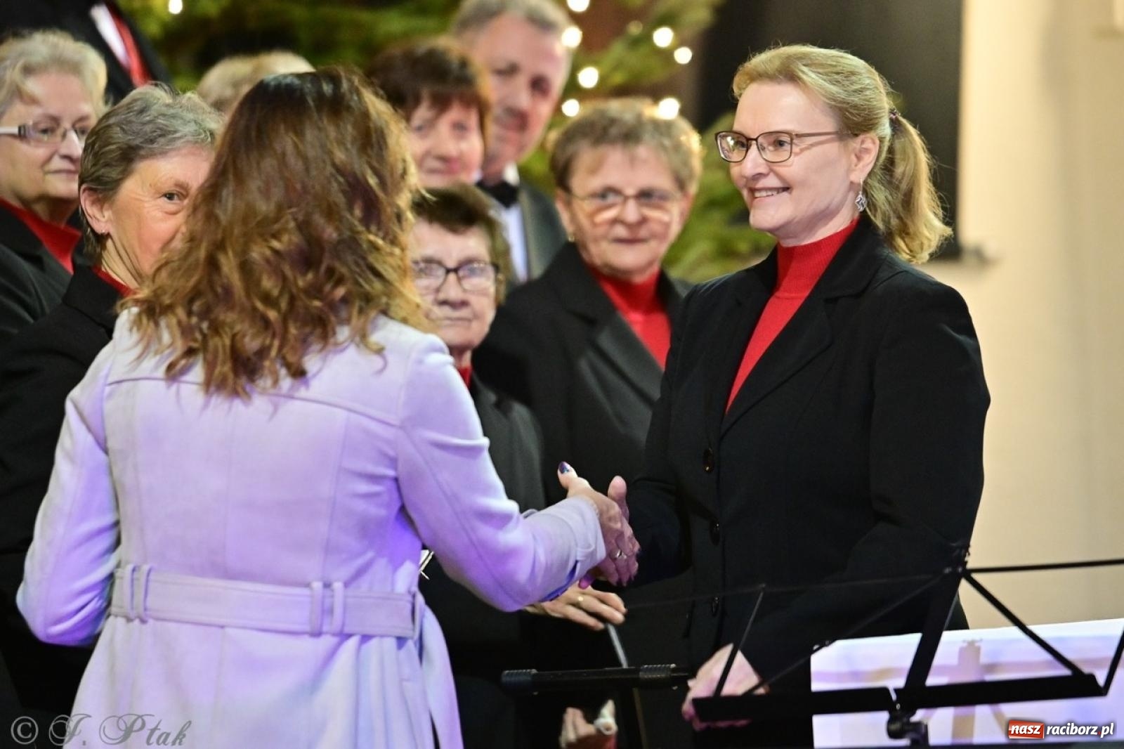 Zdjęcie w galerii na portalu naszraciborz.pl: Wieczór Kolęd i Pastorałek w Raciborzu – przepiękny koncert w okrąglaku w świątecznej atmosferze wiadomości z regionu