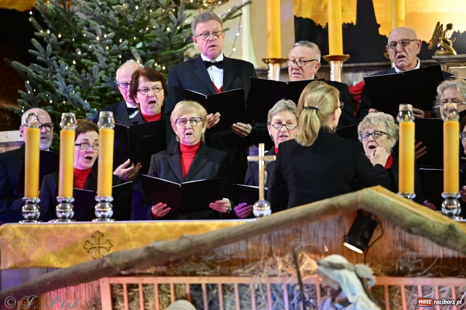 Zdjęcie w galerii na portalu naszraciborz.pl: Wieczór Kolęd i Pastorałek w Raciborzu – przepiękny koncert w okrąglaku w świątecznej atmosferze wiadomości z regionu