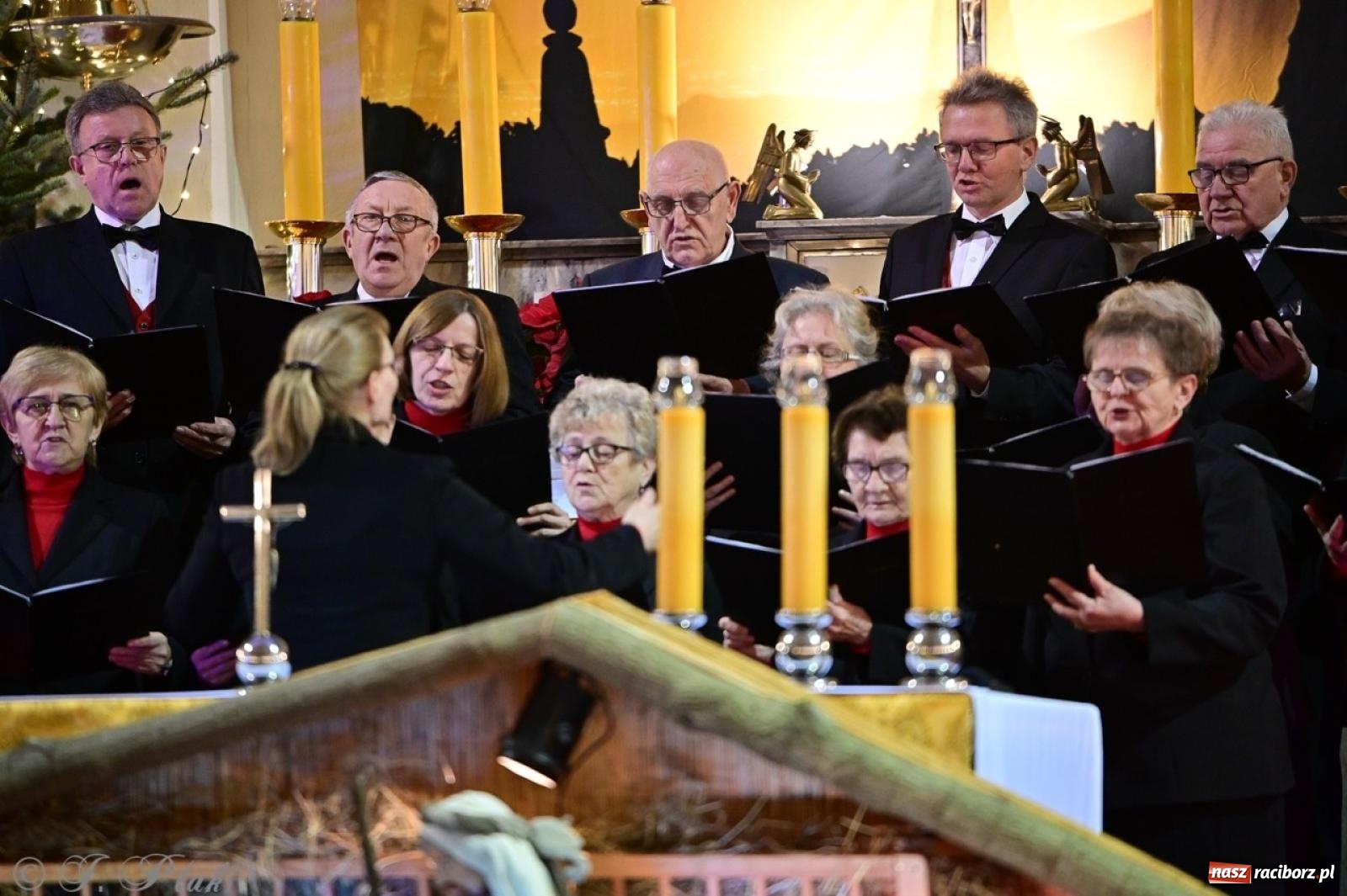 Zdjęcie w galerii na portalu naszraciborz.pl: Wieczór Kolęd i Pastorałek w Raciborzu – przepiękny koncert w okrąglaku w świątecznej atmosferze wiadomości z regionu