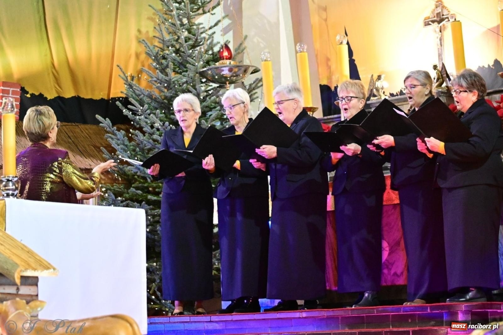 Zdjęcie w galerii na portalu naszraciborz.pl: Wieczór Kolęd i Pastorałek w Raciborzu – przepiękny koncert w okrąglaku w świątecznej atmosferze wiadomości z regionu