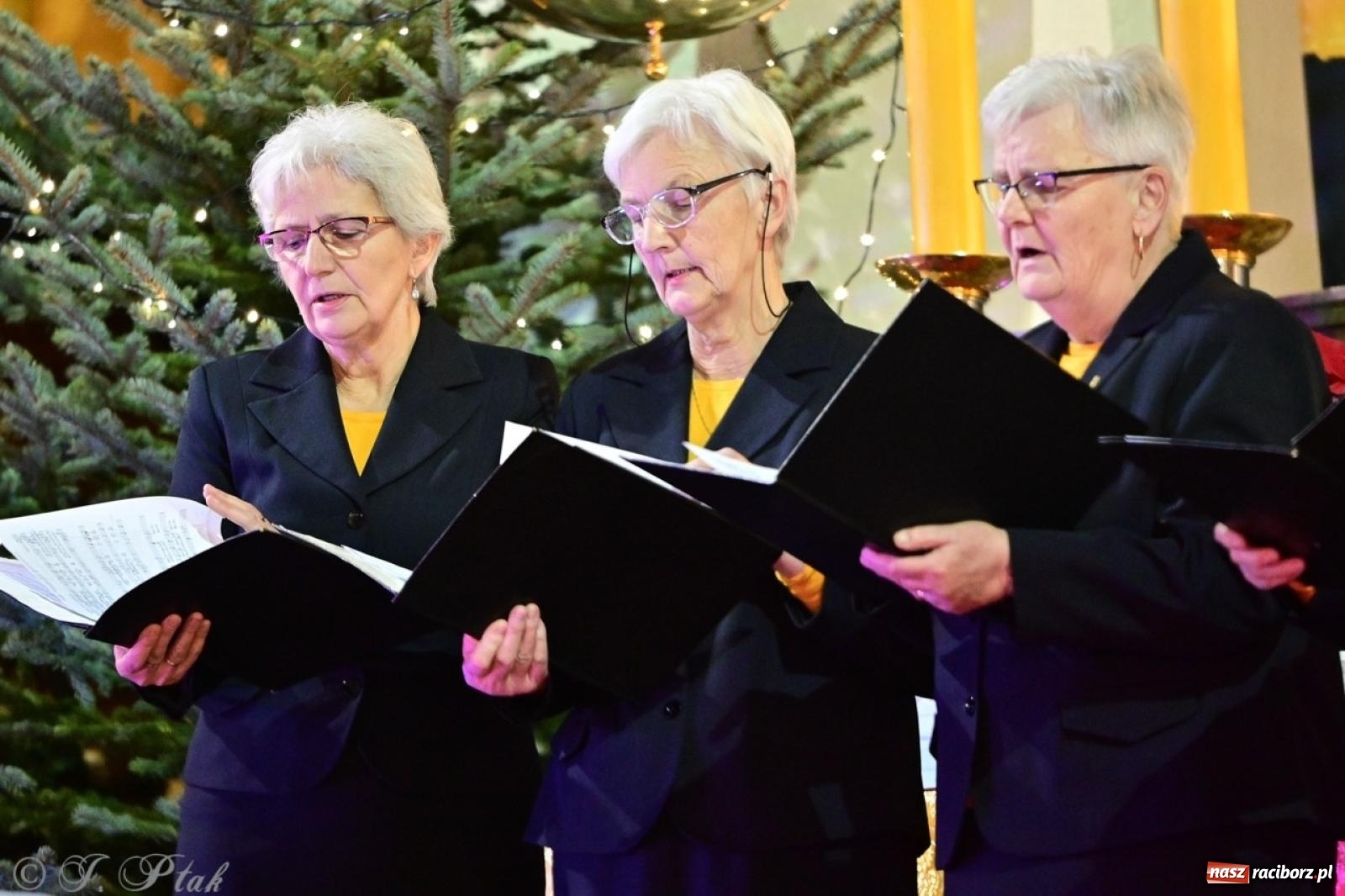 Zdjęcie w galerii na portalu naszraciborz.pl: Wieczór Kolęd i Pastorałek w Raciborzu – przepiękny koncert w okrąglaku w świątecznej atmosferze wiadomości z regionu