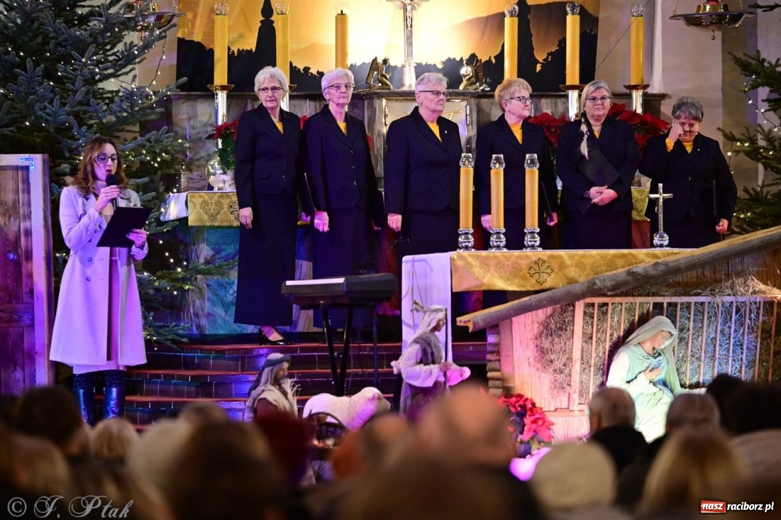 Zdjęcie w galerii na portalu naszraciborz.pl: Wieczór Kolęd i Pastorałek w Raciborzu – przepiękny koncert w okrąglaku w świątecznej atmosferze wiadomości z regionu