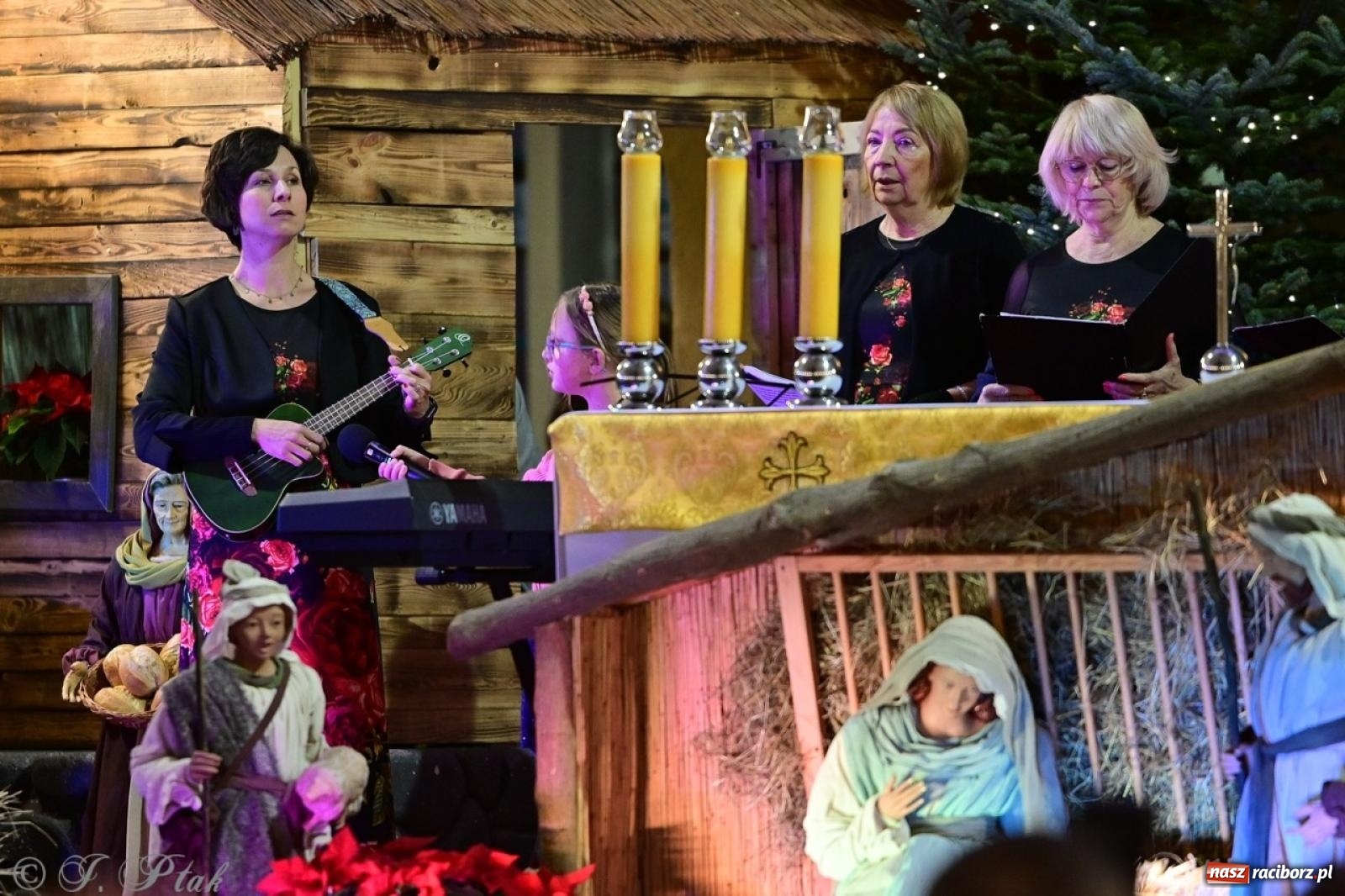 Zdjęcie w galerii na portalu naszraciborz.pl: Wieczór Kolęd i Pastorałek w Raciborzu – przepiękny koncert w okrąglaku w świątecznej atmosferze wiadomości z regionu