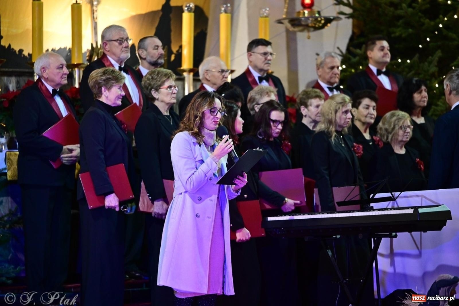 Zdjęcie w galerii na portalu naszraciborz.pl: Wieczór Kolęd i Pastorałek w Raciborzu – przepiękny koncert w okrąglaku w świątecznej atmosferze wiadomości z regionu