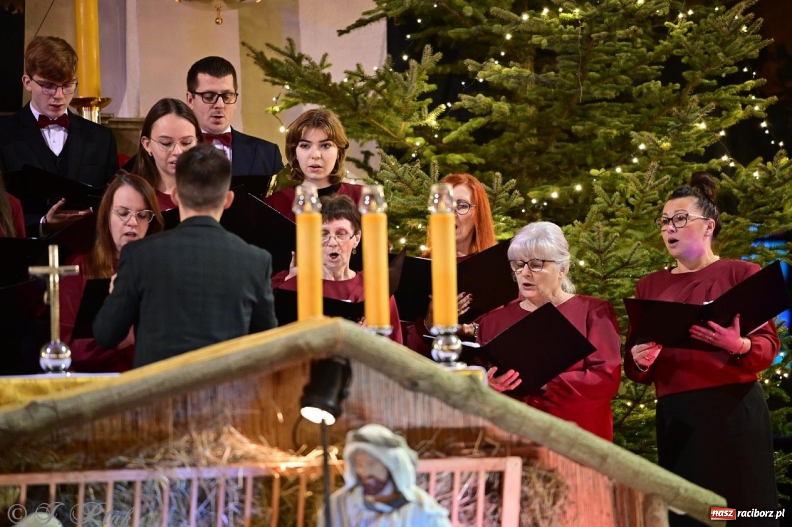 Zdjęcie w galerii na portalu naszraciborz.pl: Wieczór Kolęd i Pastorałek w Raciborzu – przepiękny koncert w okrąglaku w świątecznej atmosferze wiadomości z regionu