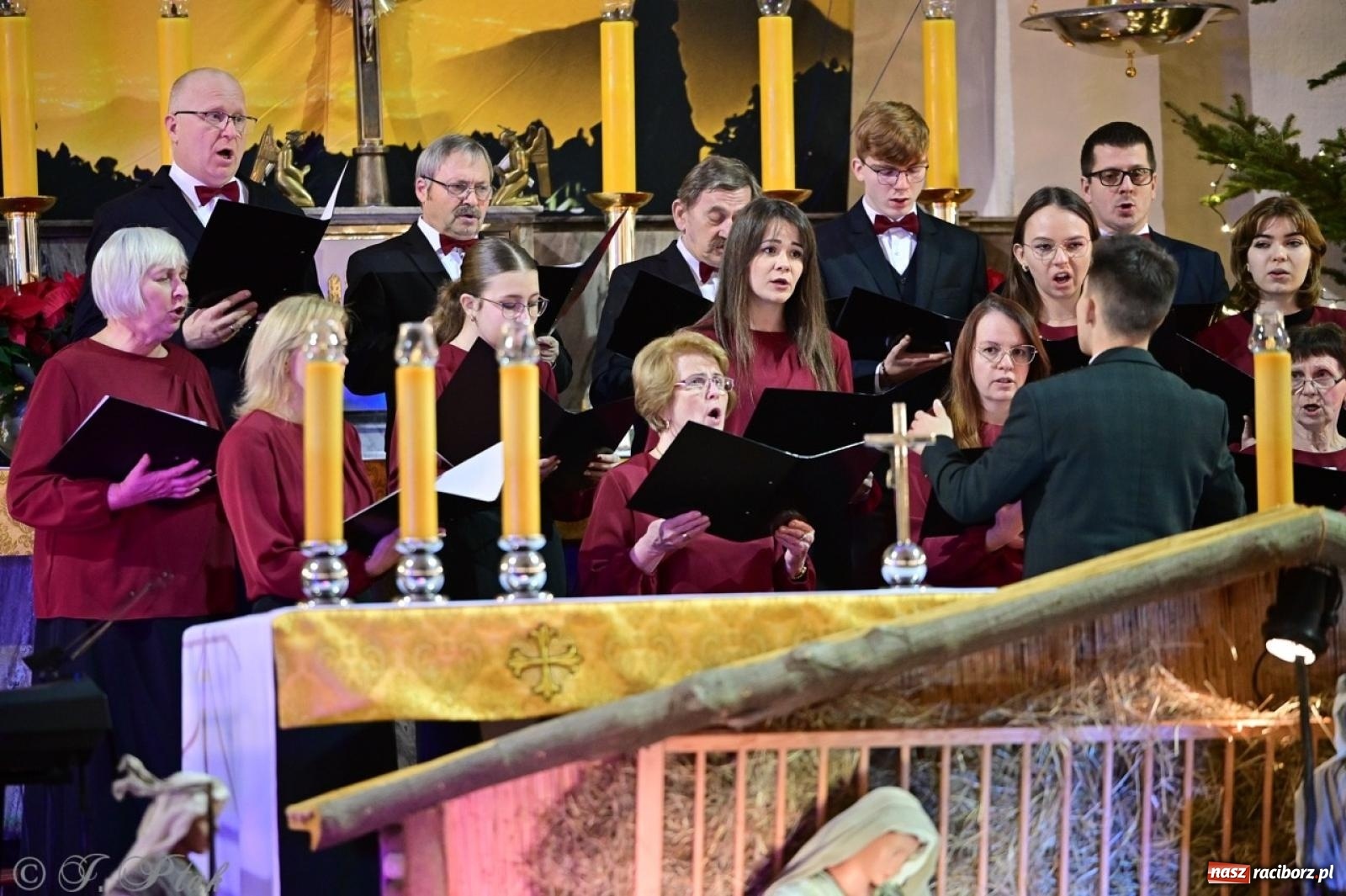 Zdjęcie w galerii na portalu naszraciborz.pl: Wieczór Kolęd i Pastorałek w Raciborzu – przepiękny koncert w okrąglaku w świątecznej atmosferze wiadomości z regionu